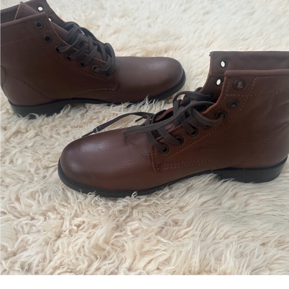 Like New! Frye Brown Lace Up Leather Boots size 7 - Picture 2 of 8